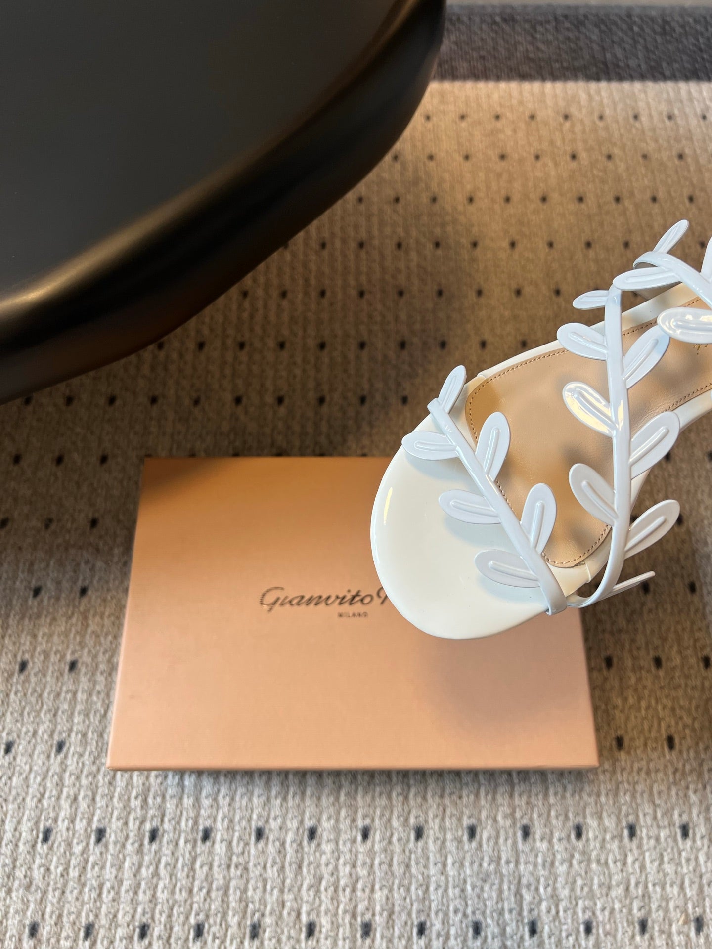 GIANVITO ROSSI 26S SANDALS IN WHITE LAMBSKIN