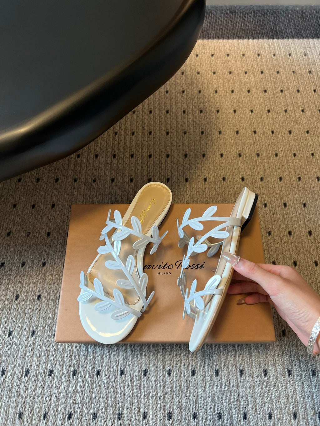GIANVITO ROSSI 26S SANDALS IN WHITE LAMBSKIN