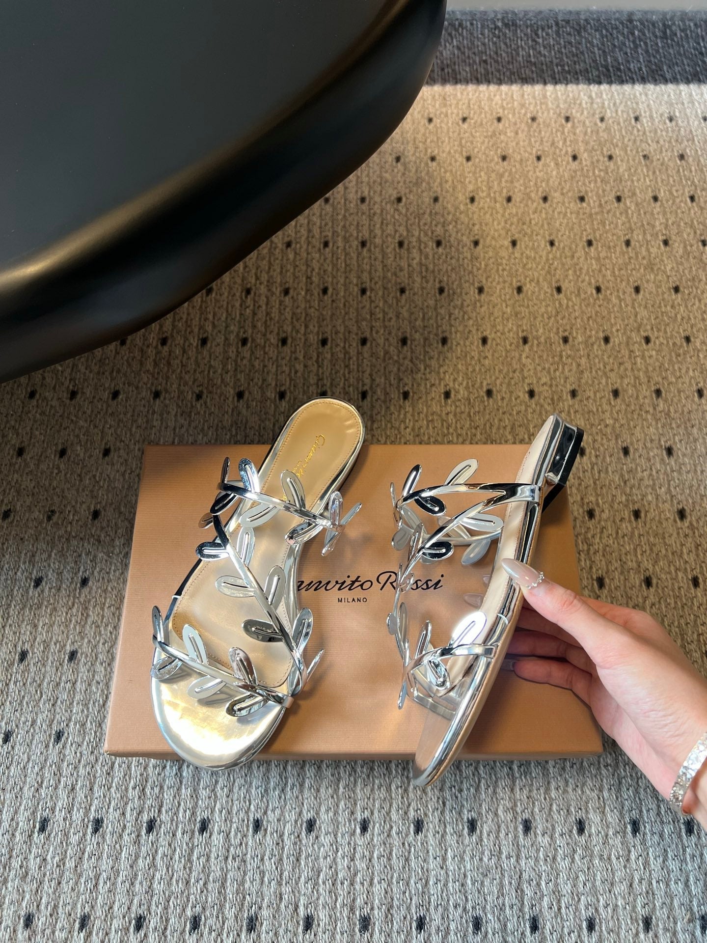 GIANVITO ROSSI 26S SANDALS IN SILVER LAMBSKIN
