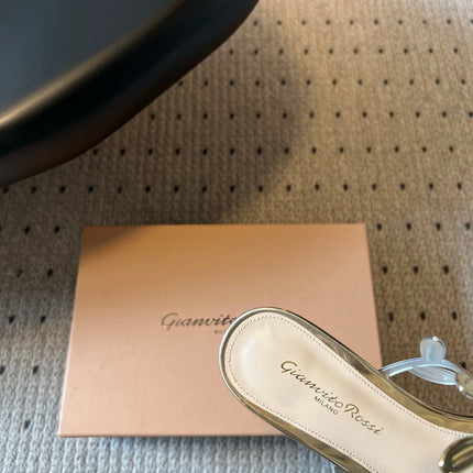 GIANVITO ROSSI 26S SANDALS IN GOLD LAMBSKIN
