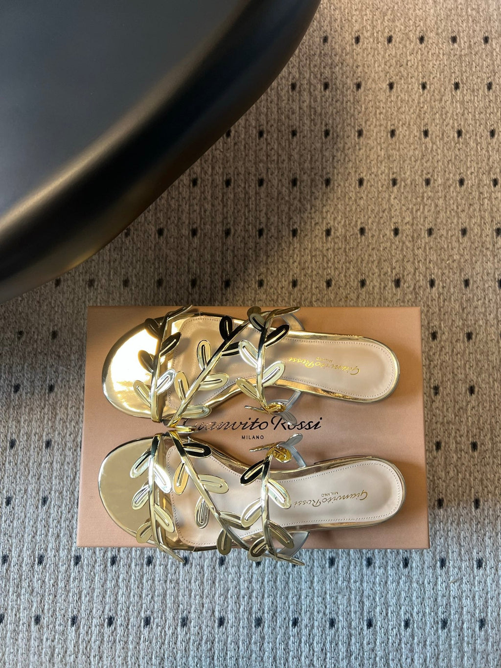 GIANVITO ROSSI 26S SANDALS IN GOLD LAMBSKIN