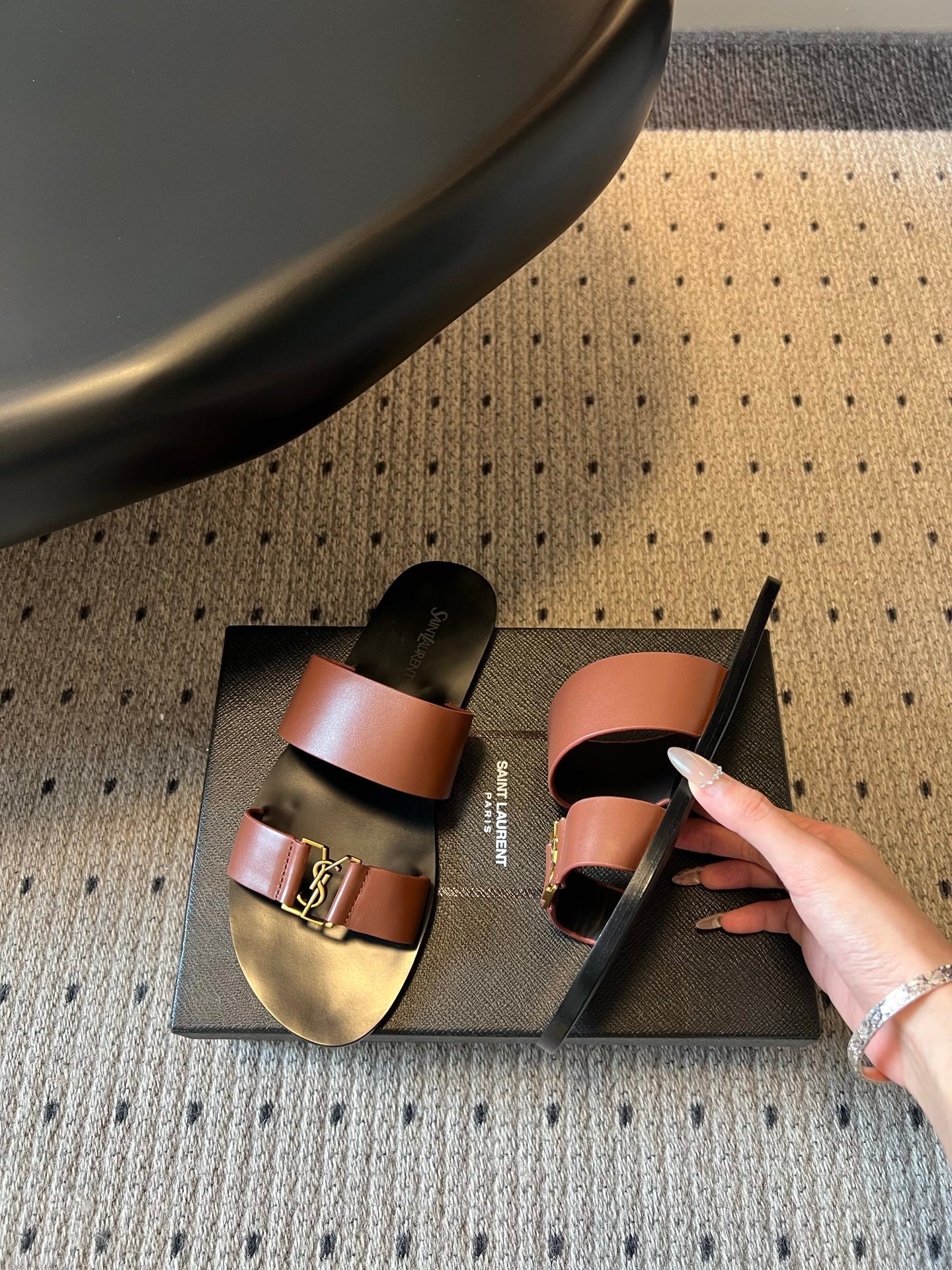 YSL 26S DOUBLE-STRAP SANDALS IN BROWN CALFSKIN