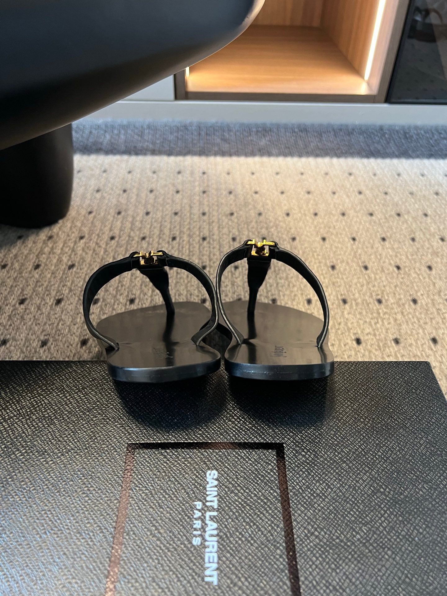 YSL 26S THONG SANDALS IN BLACK CALFSKIN