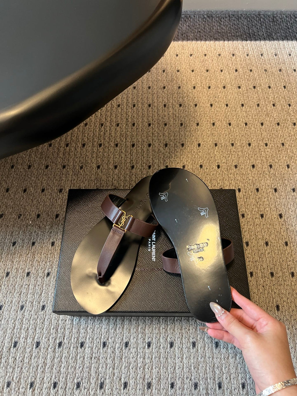 YSL 26S THONG SANDALS IN ESPRESSO BROWN AND BLACK SHINY CALFSKIN