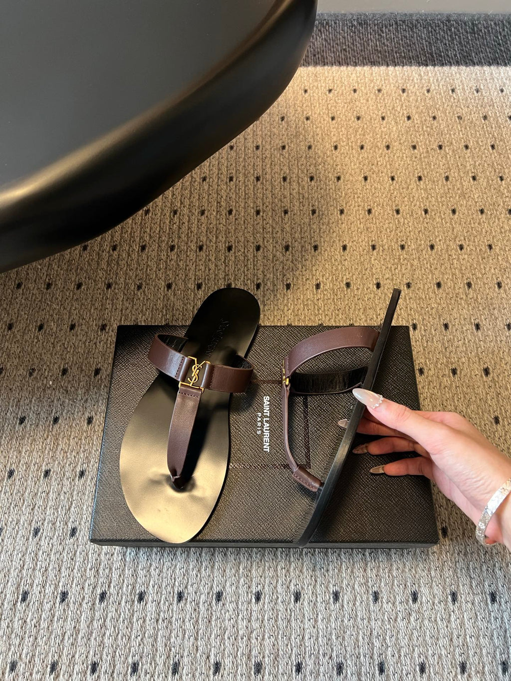 YSL 26S THONG SANDALS IN ESPRESSO BROWN AND BLACK SHINY CALFSKIN