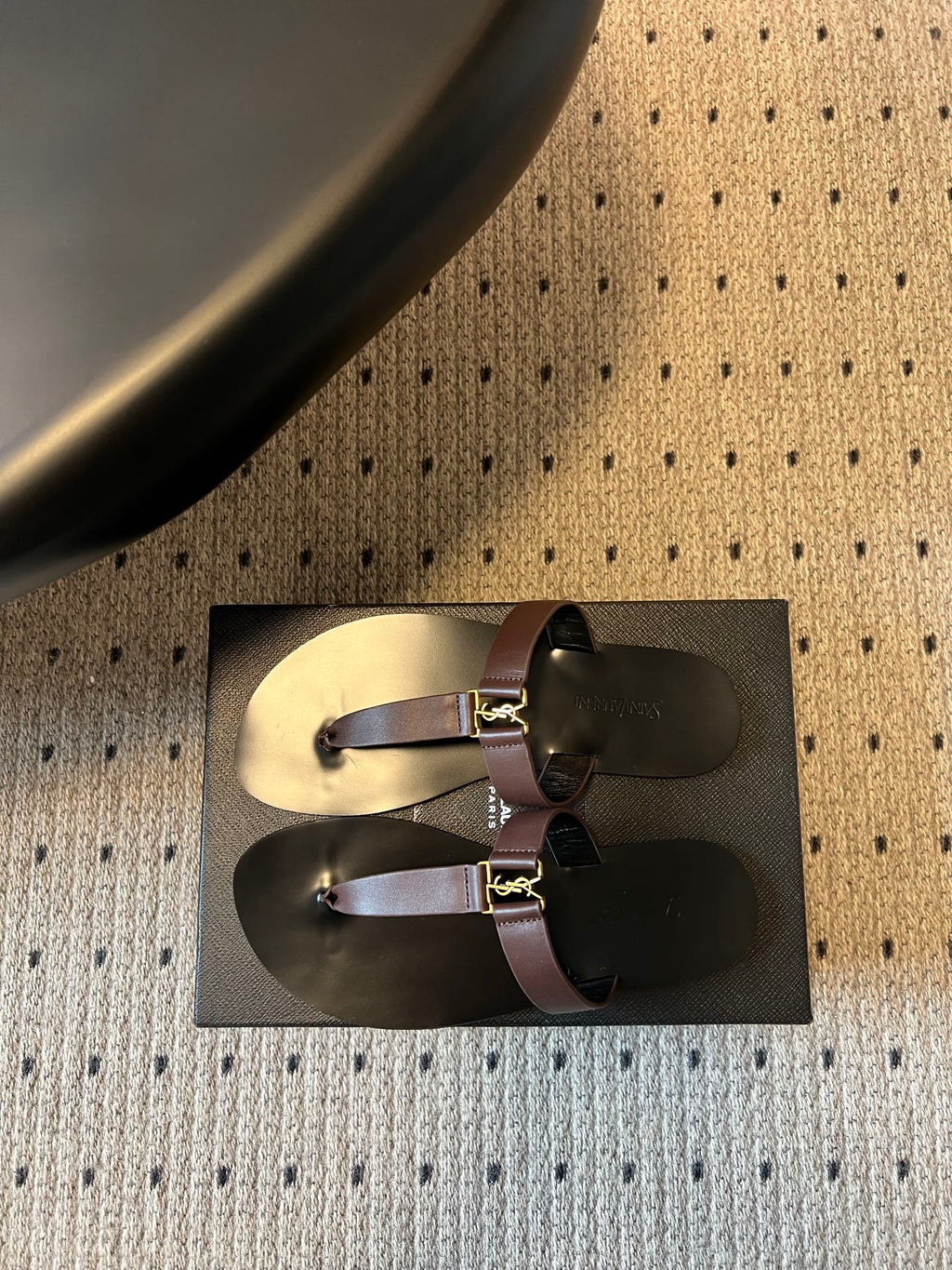 YSL 26S THONG SANDALS IN ESPRESSO BROWN AND BLACK SHINY CALFSKIN