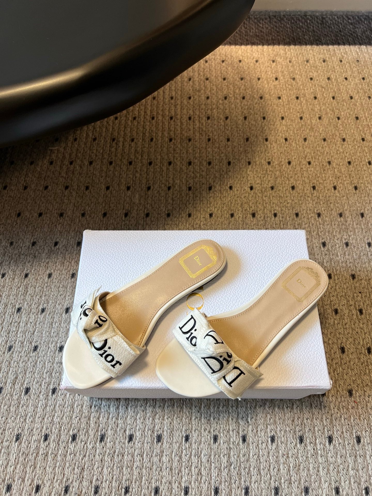 DIOR 26S DWAY SLIDE IN WHITE FABRIC AND LAMBSKIN