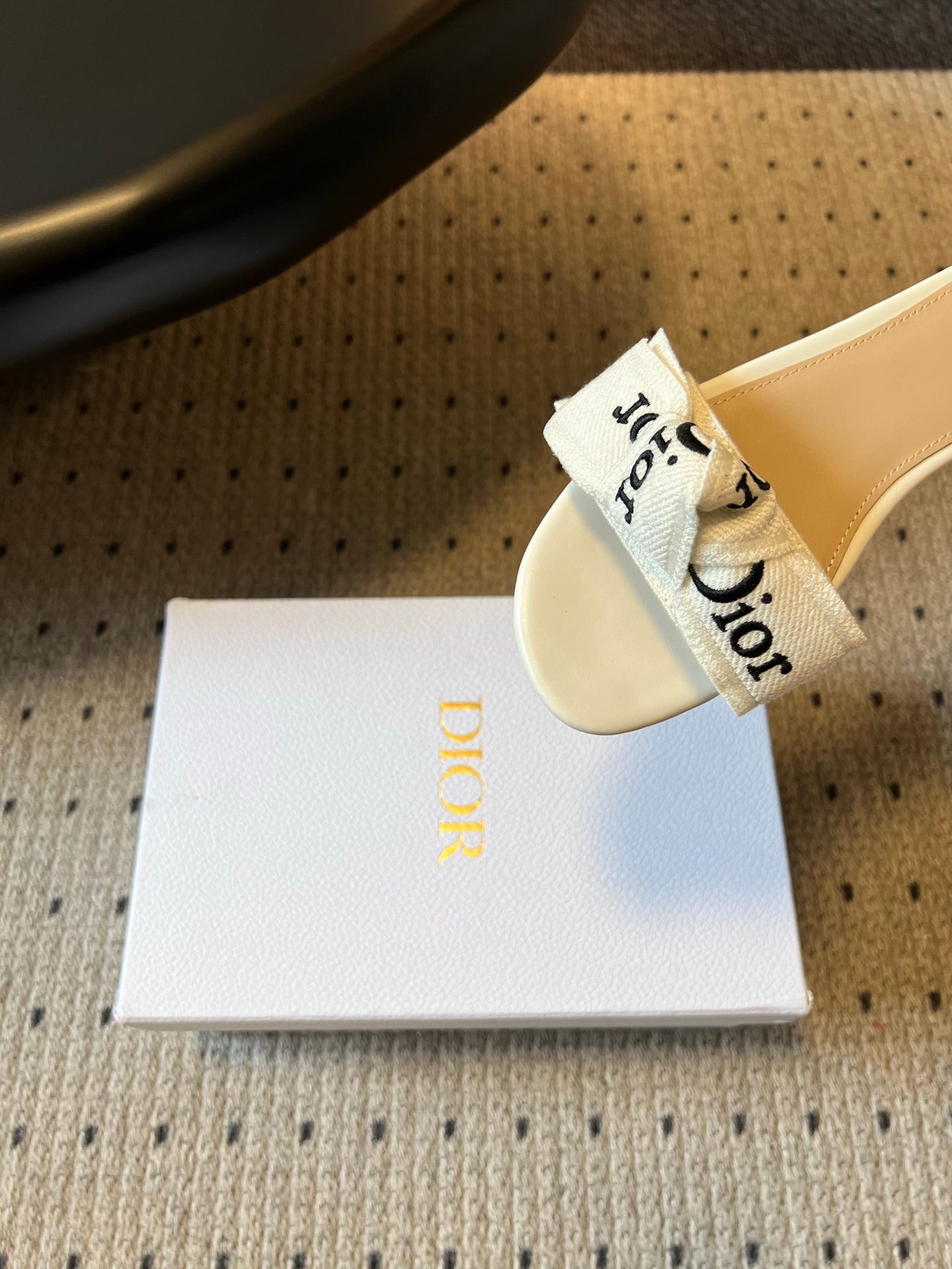 DIOR 26S DWAY SLIDE IN WHITE FABRIC AND LAMBSKIN