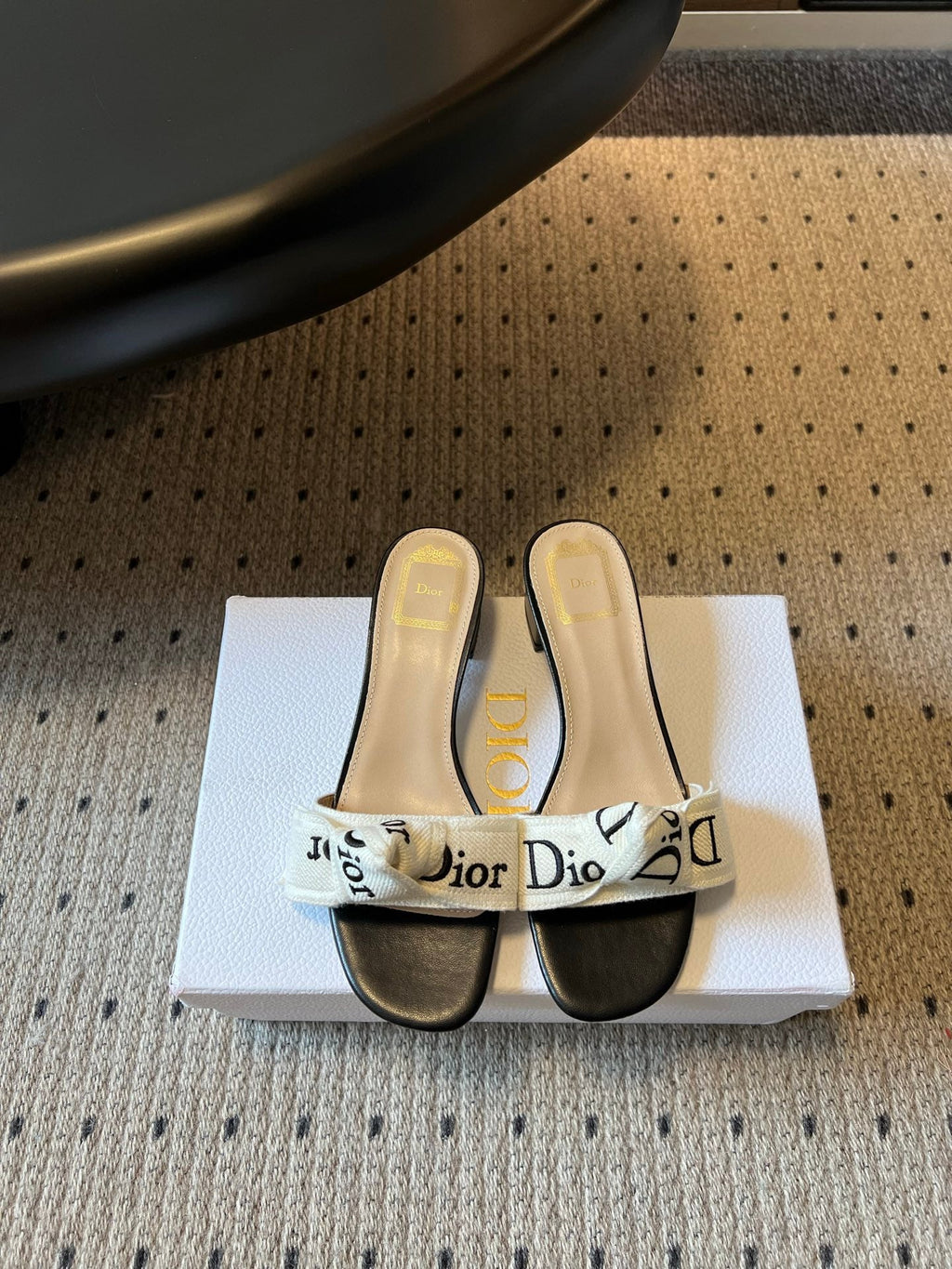 DIOR 26S HIGH-HEEL SANDALS 40 MM IN WHITE FABRIC AND  BLACK LAMBSKIN