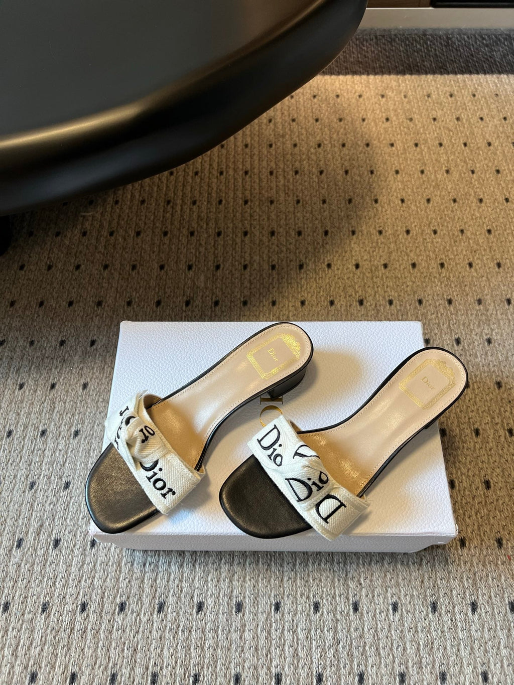 DIOR 26S HIGH-HEEL SANDALS 40 MM IN WHITE FABRIC AND  BLACK LAMBSKIN