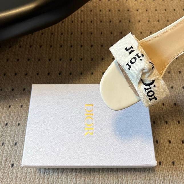DIOR 26S HIGH-HEEL SANDALS 40 MM IN WHITE FABRIC AND LAMBSKIN