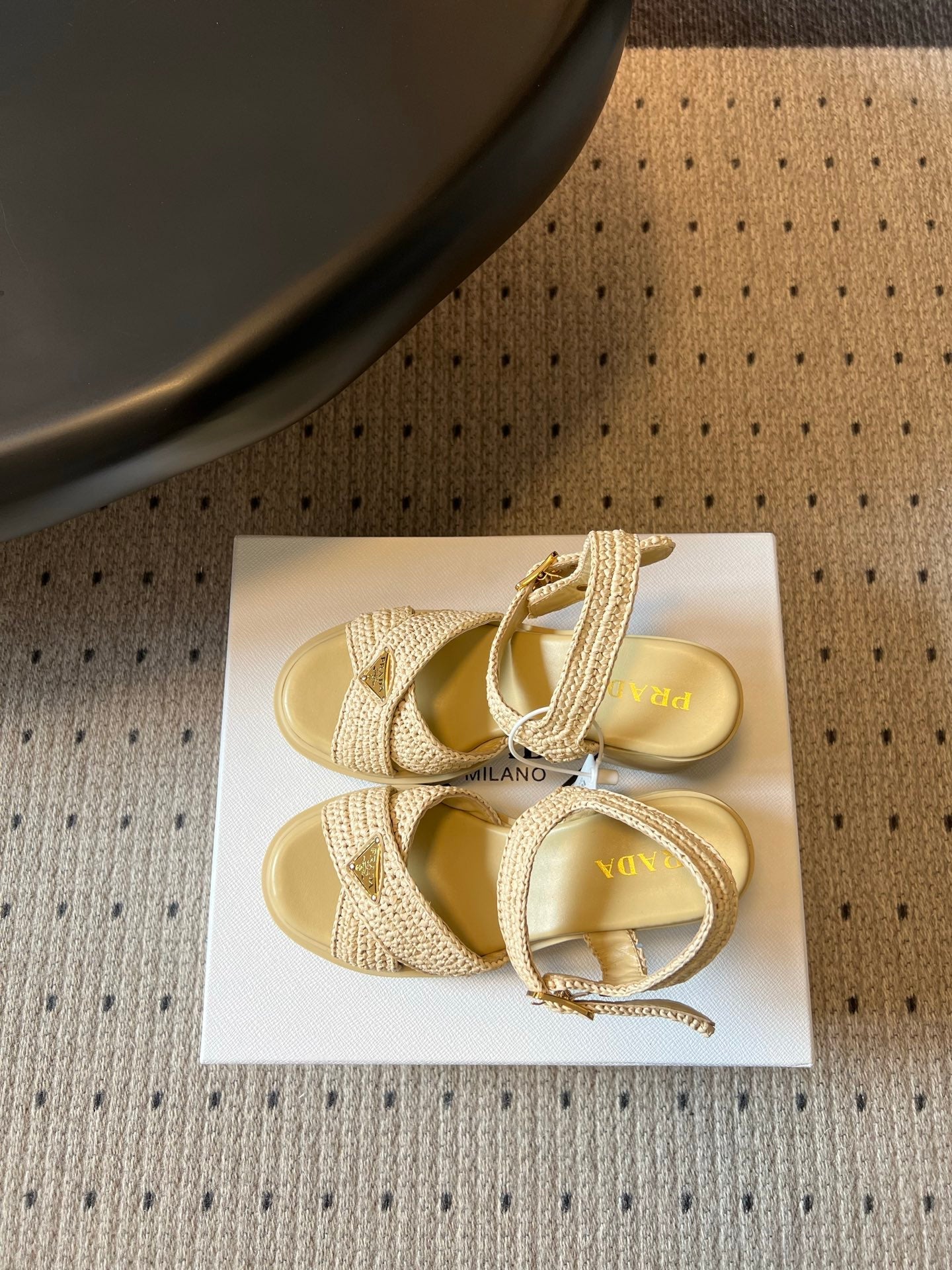 PRADA 26S BLOCK HEEL SANDALS 85MM IN BEIGE RAFFIA AND CALFSKIN