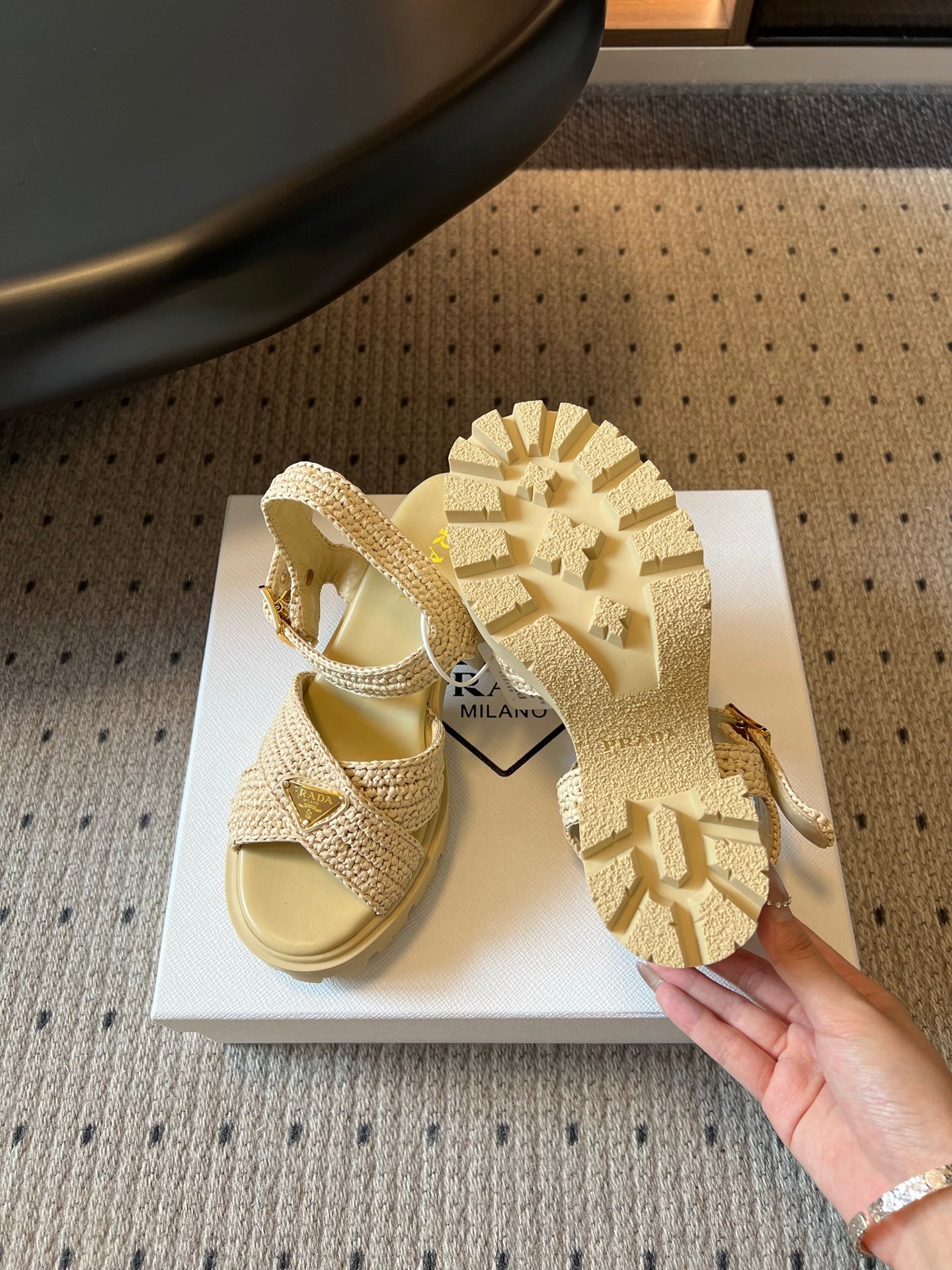 PRADA 26S BLOCK HEEL SANDALS 85MM IN BEIGE RAFFIA AND CALFSKIN