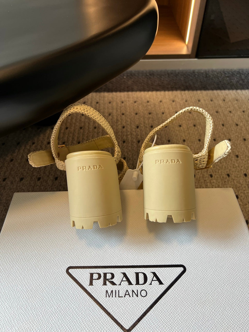 PRADA 26S BLOCK HEEL SANDALS 85MM IN BEIGE RAFFIA AND CALFSKIN