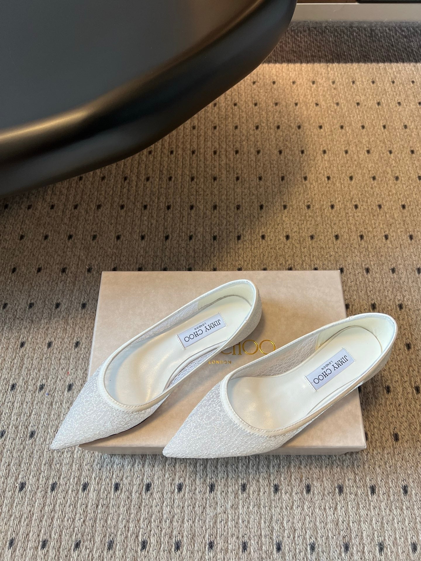 JIMMY CHOO 26S POINTED-TOE FLATS IN WHITE MESH
