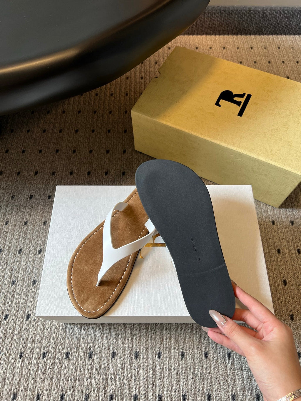 THE ROW 26S THONG SANDALS IN WHITE CALFSKIN AND SUEDE