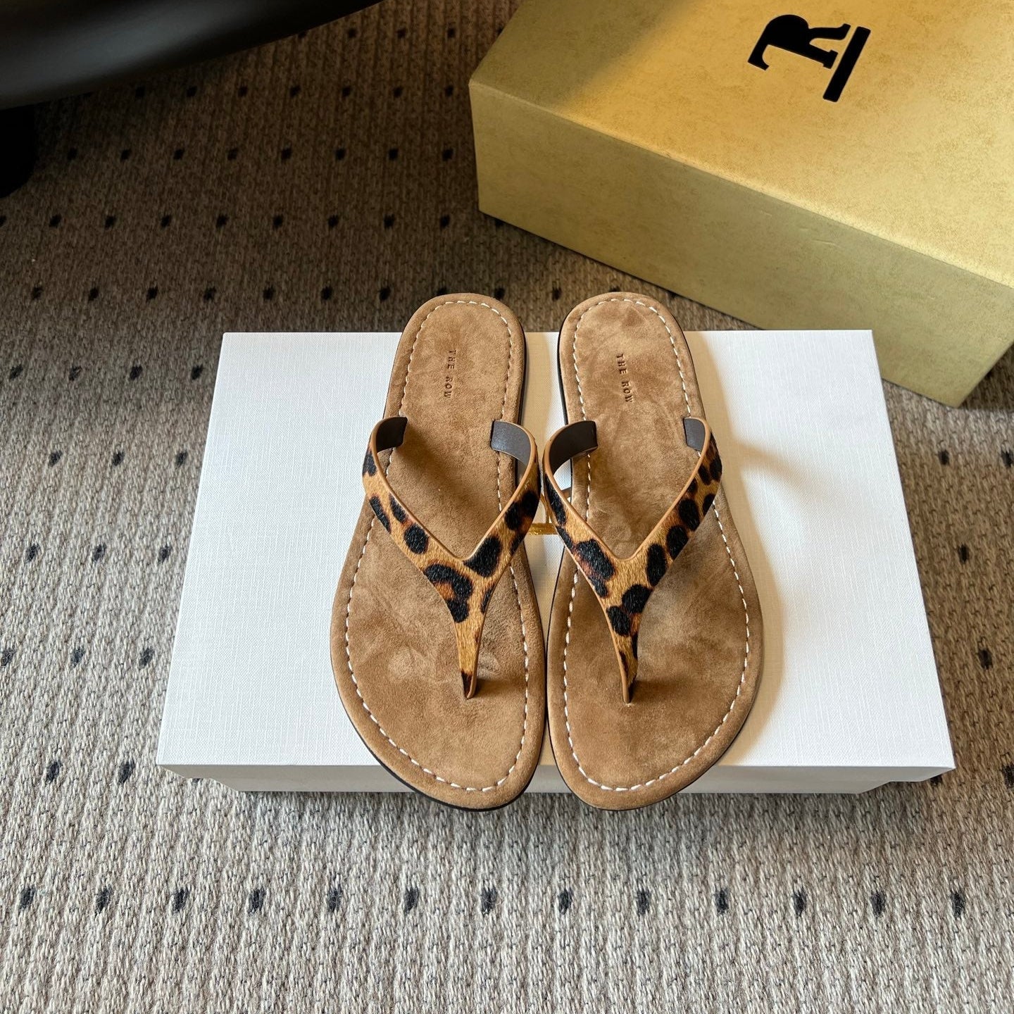 THE ROW 26S THONG SANDALS IN BROWN SPOTTED CALF HAIR AND SUEDE
