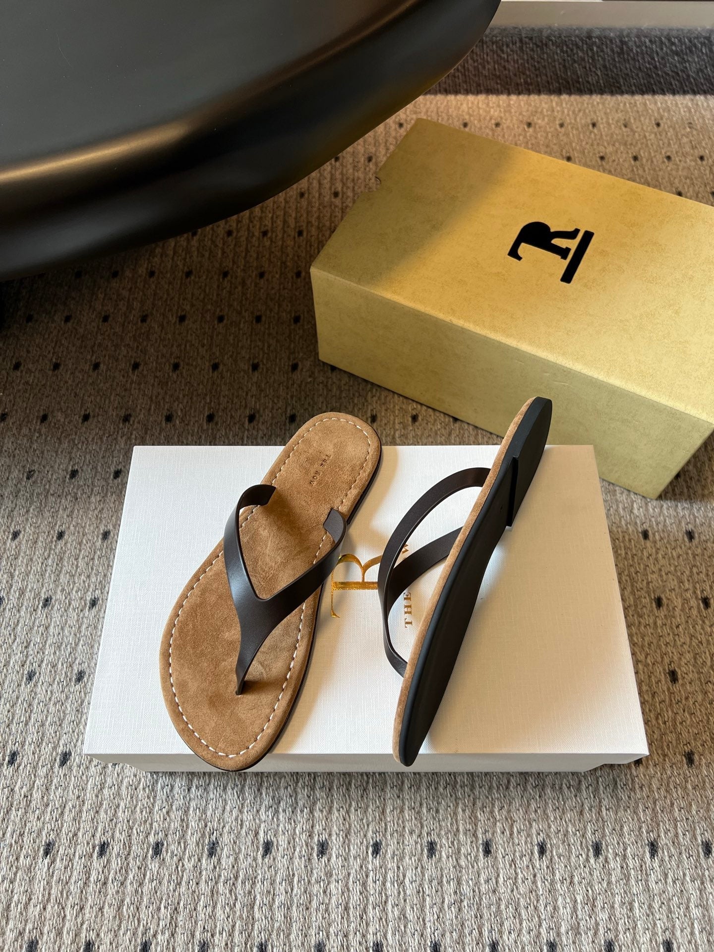 THE ROW 26S THONG SANDALS IN DARK BROWN CALFSKIN AND SUEDE