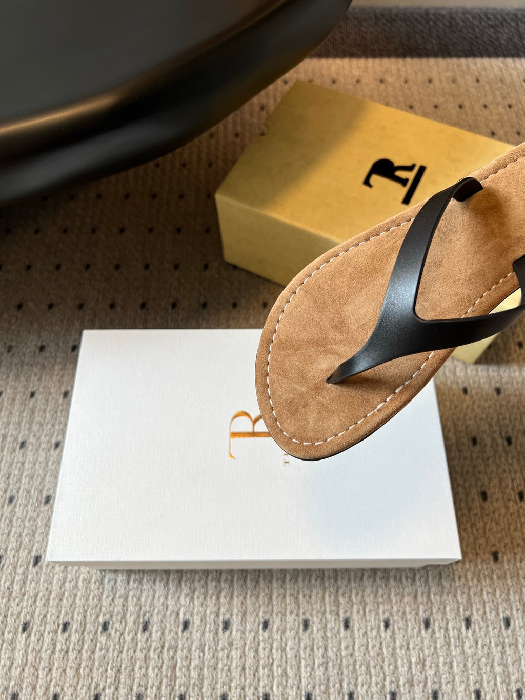 THE ROW 26S THONG SANDALS IN BLACK CALFSKIN AND SUEDE