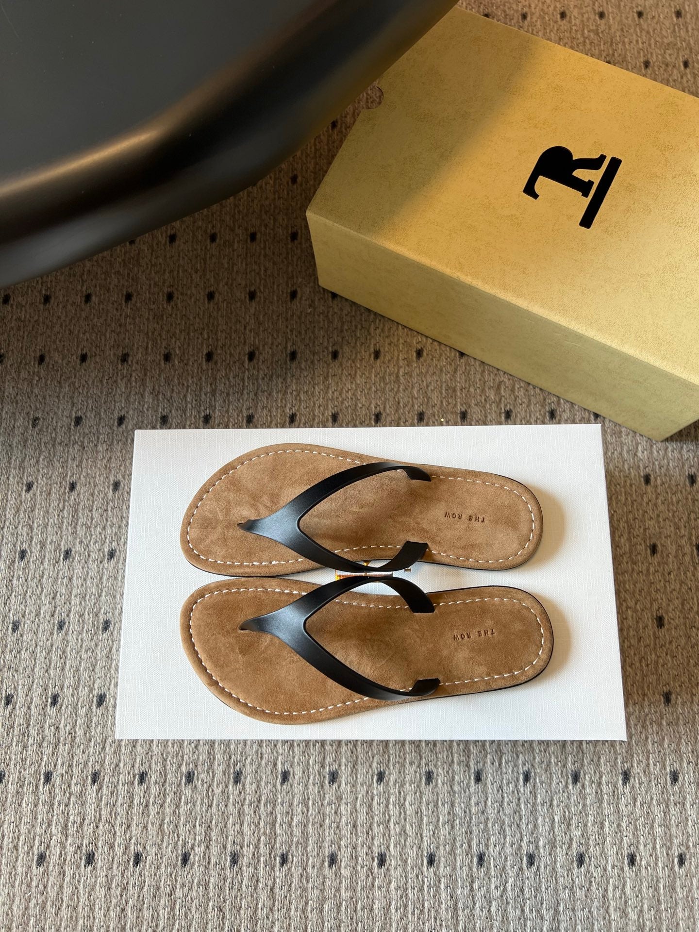 THE ROW 26S THONG SANDALS IN BLACK CALFSKIN AND SUEDE