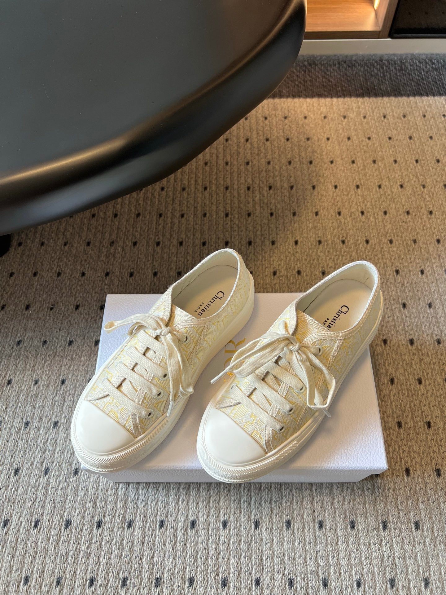 DIOR 26S LOW-TOP SNEAKER 50MM IN LIGHT YELLOW OBLIQUE EMBROIDERED CANVAS