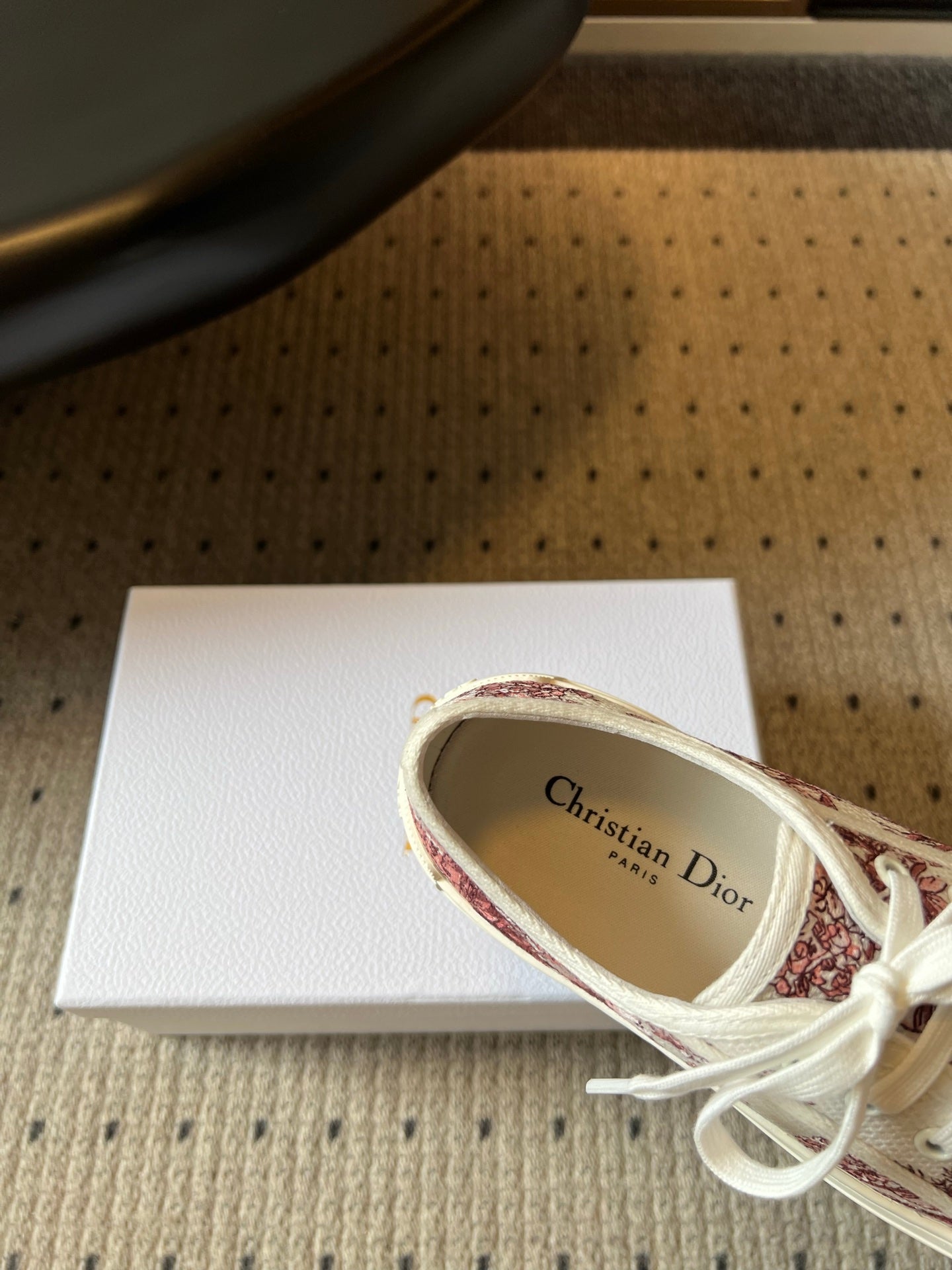 DIOR 26S LOW-TOP SNEAKER 50MM IN WHITE AND RED OBLIQUE EMBROIDERED CANVAS