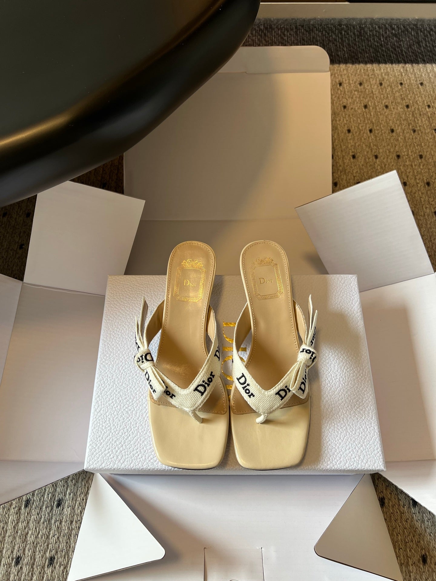 DIOR 26S HIGH-HEEL THONG SANDAL 35MM IN BEIGE EMBROIDERED CANVAS AND CALFSKIN