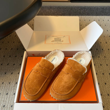 HM 26S DESTIN MULES IN COGNAC BROWN SUEDE