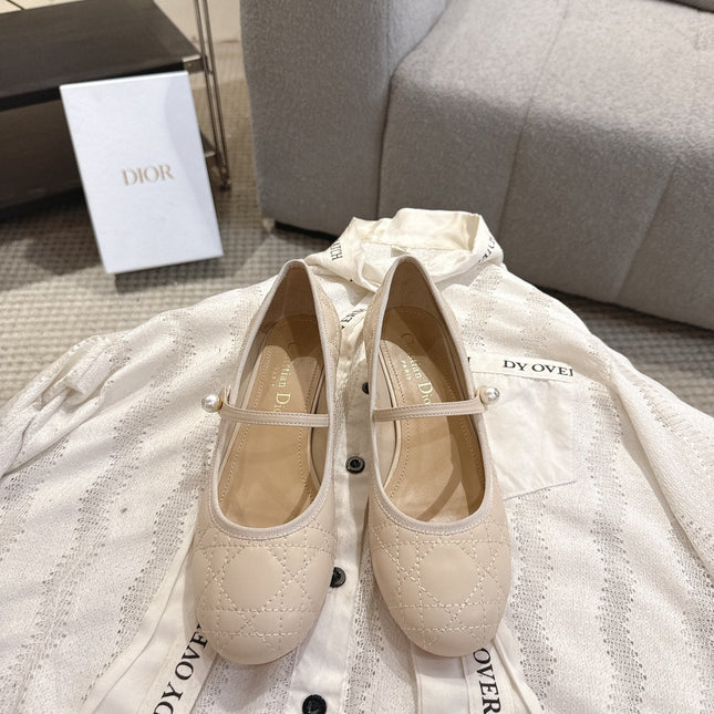 DIOR 26S MARY JANE PUMPS IN BEIGE LAMBSKIN PEARL-ADORNED STRAP