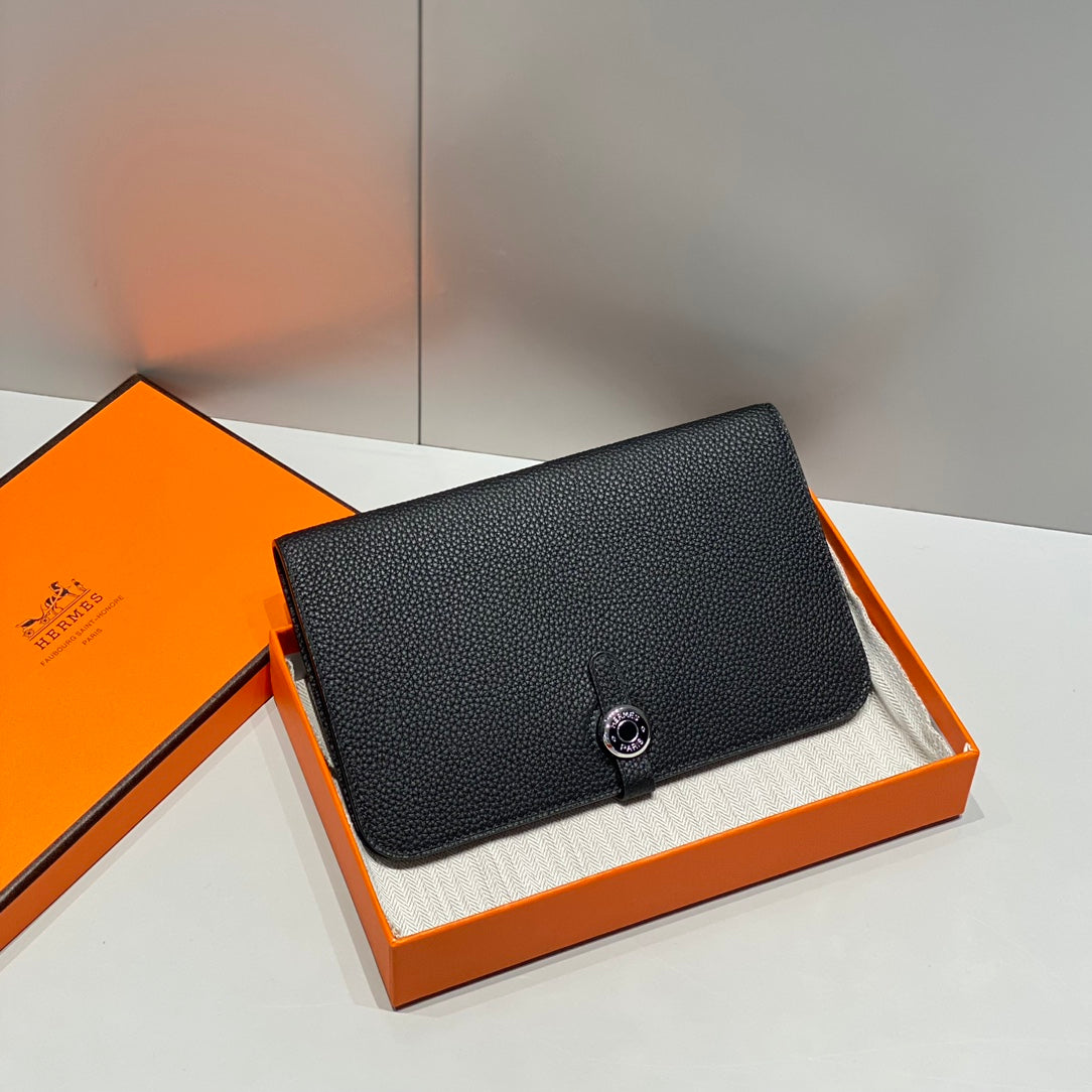 TOGO PASSPORT HOLDER 20 IN BLACK CALFSKIN