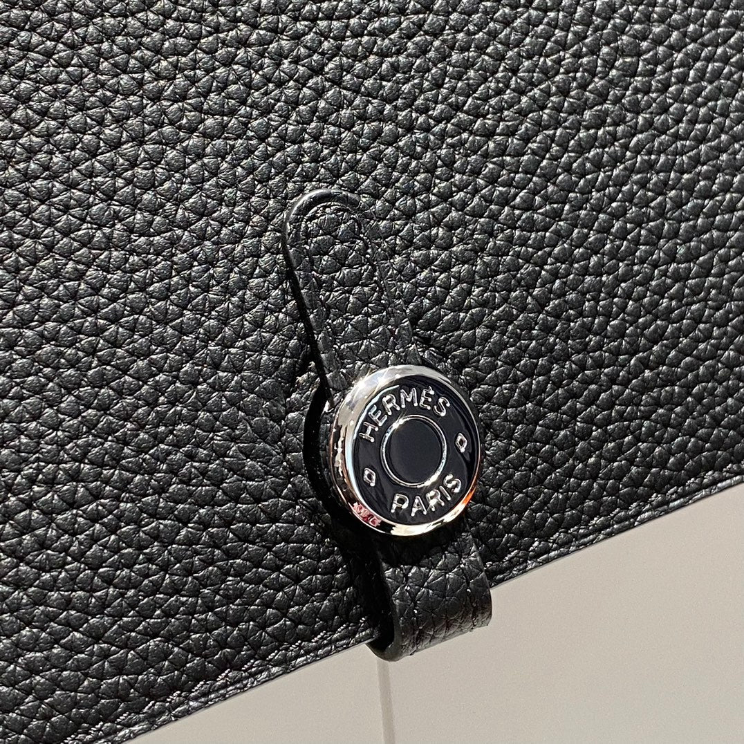 TOGO PASSPORT HOLDER 20 IN BLACK CALFSKIN