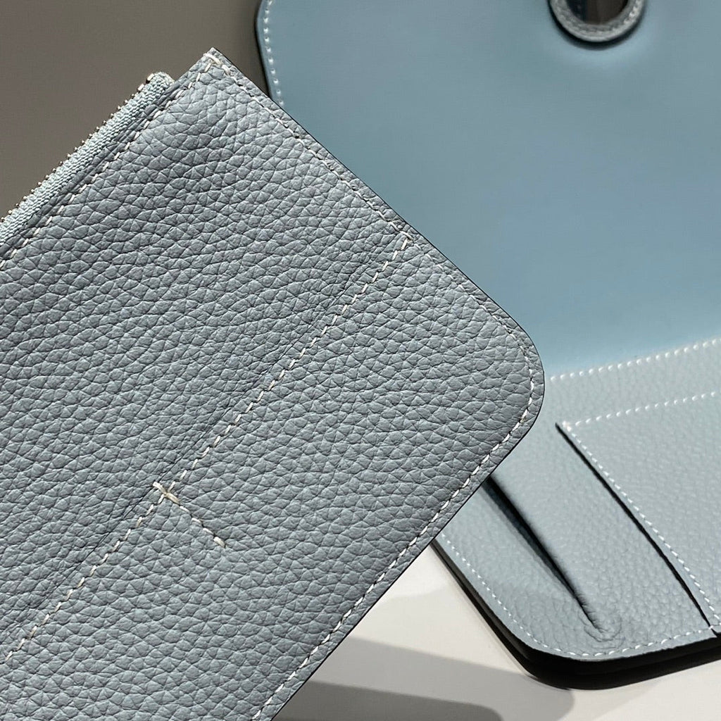 TOGO PASSPORT HOLDER 20 IN LIGHT BLUE CALFSKIN