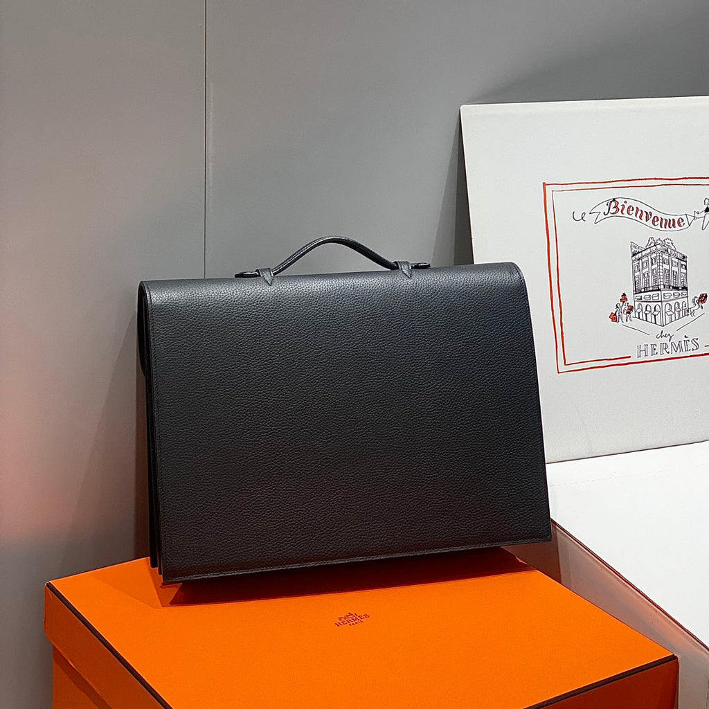SAC A DEPECHES LIGHT 38 IN BLACK TOGO CALFSKIN