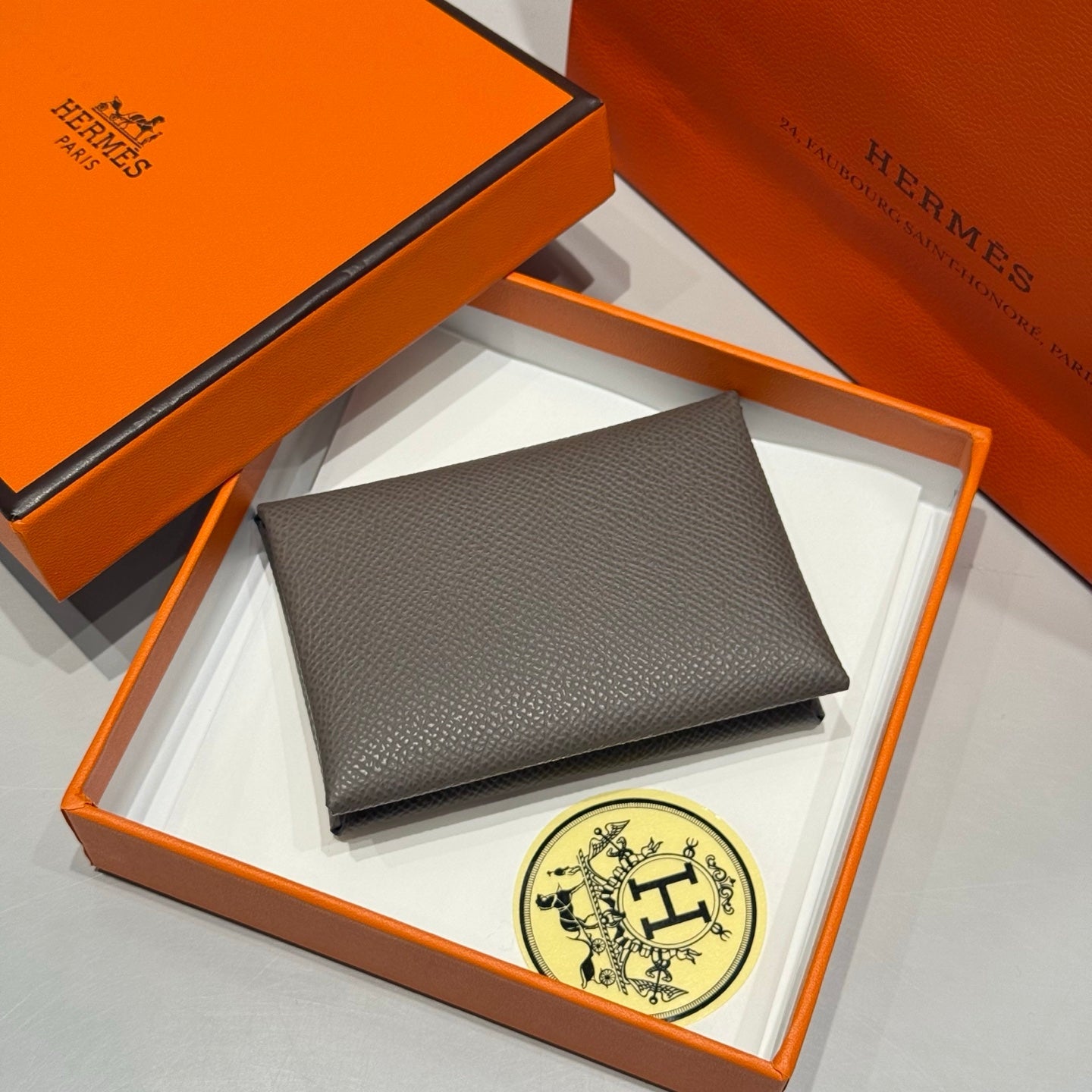 CALVI DUO COMPACT CARD HOLDER IN GRIS MEYER EPSOM CALFSKIN
