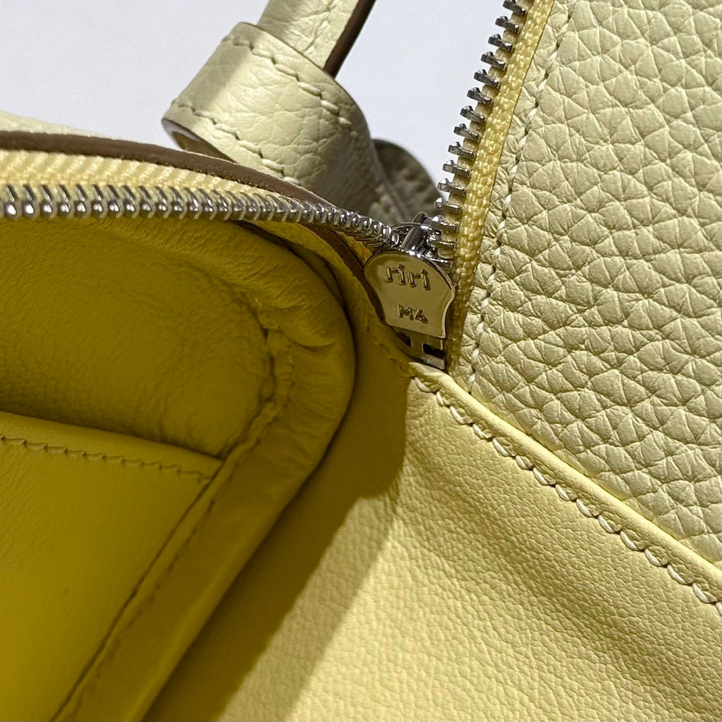 HERMES 25S MINI LINDY 19 IN PASTEL YELLOW CALFSKIN SILVER HARDWARE