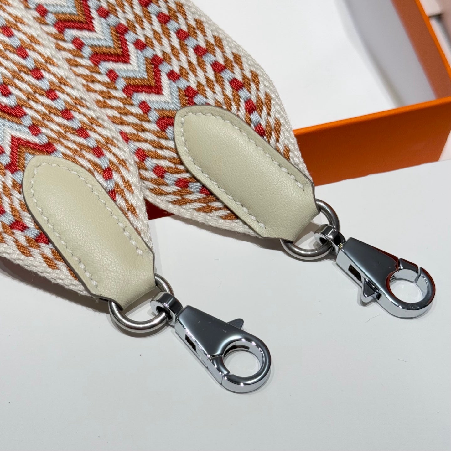 25S HERMES BAG STRAP ORANGE AND RED PATTERN 85 IN CANVAS SILVER HARDWARE