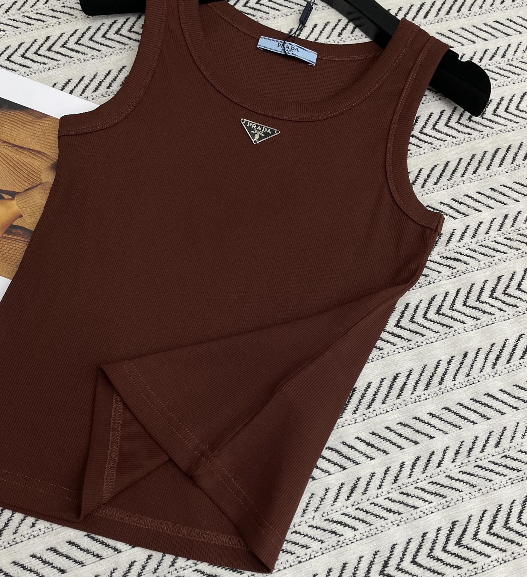 PRADA SLEEVELESS TOP STYLE 129