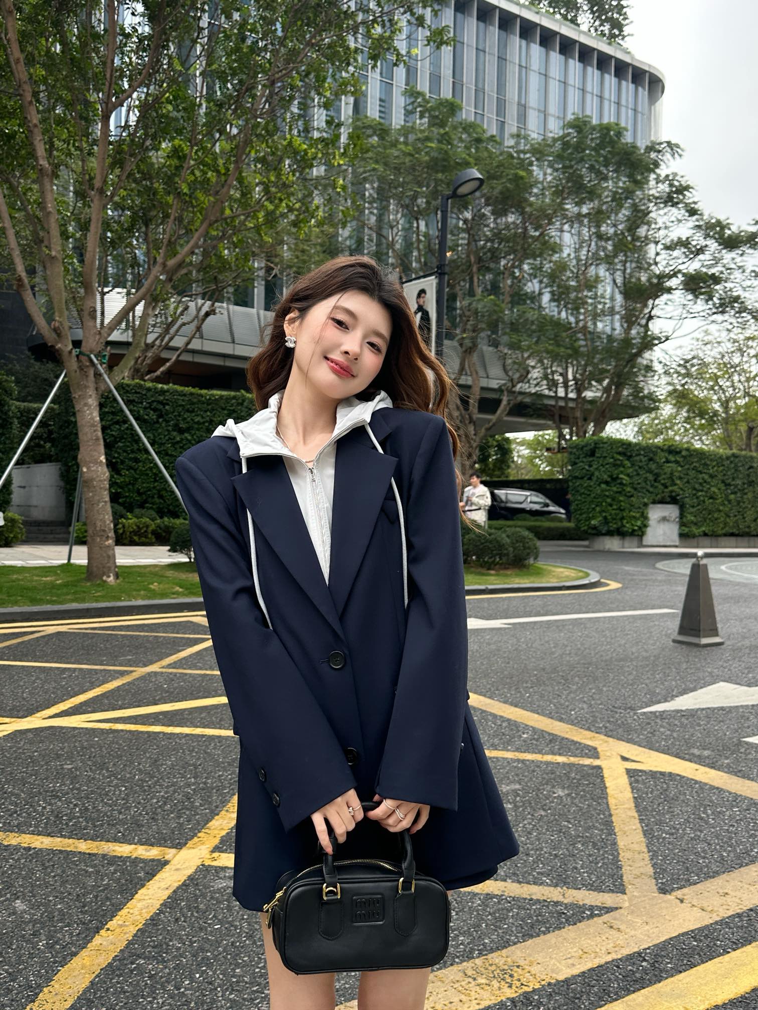 PRADA 26S BLAZER 743