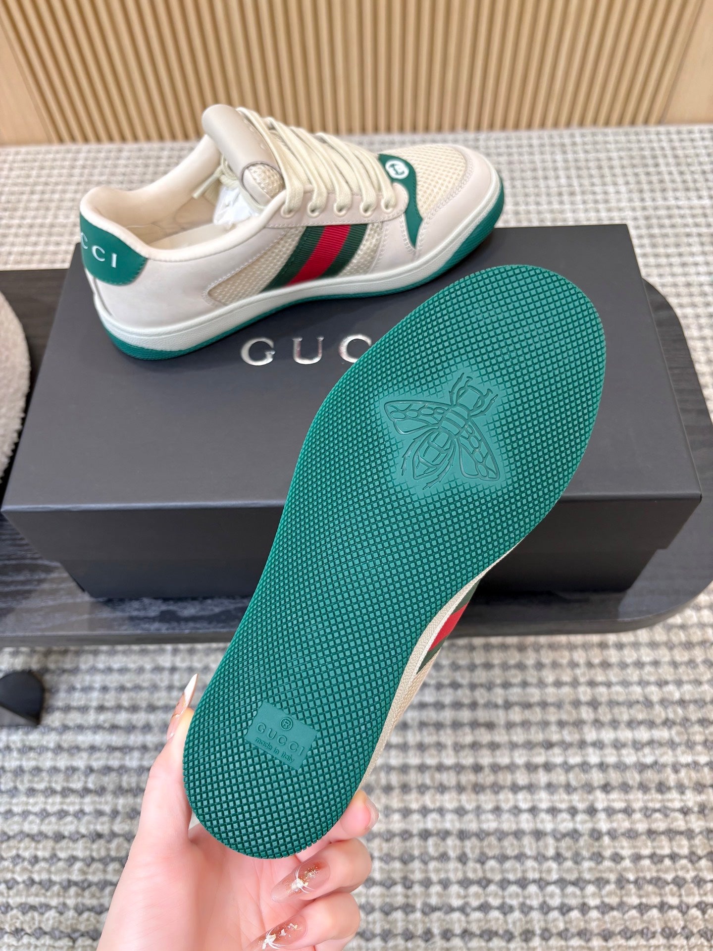 GUCCI 26S MESH SNEAKERS IN LIGHT BEIGE AND GREEN LEATHER