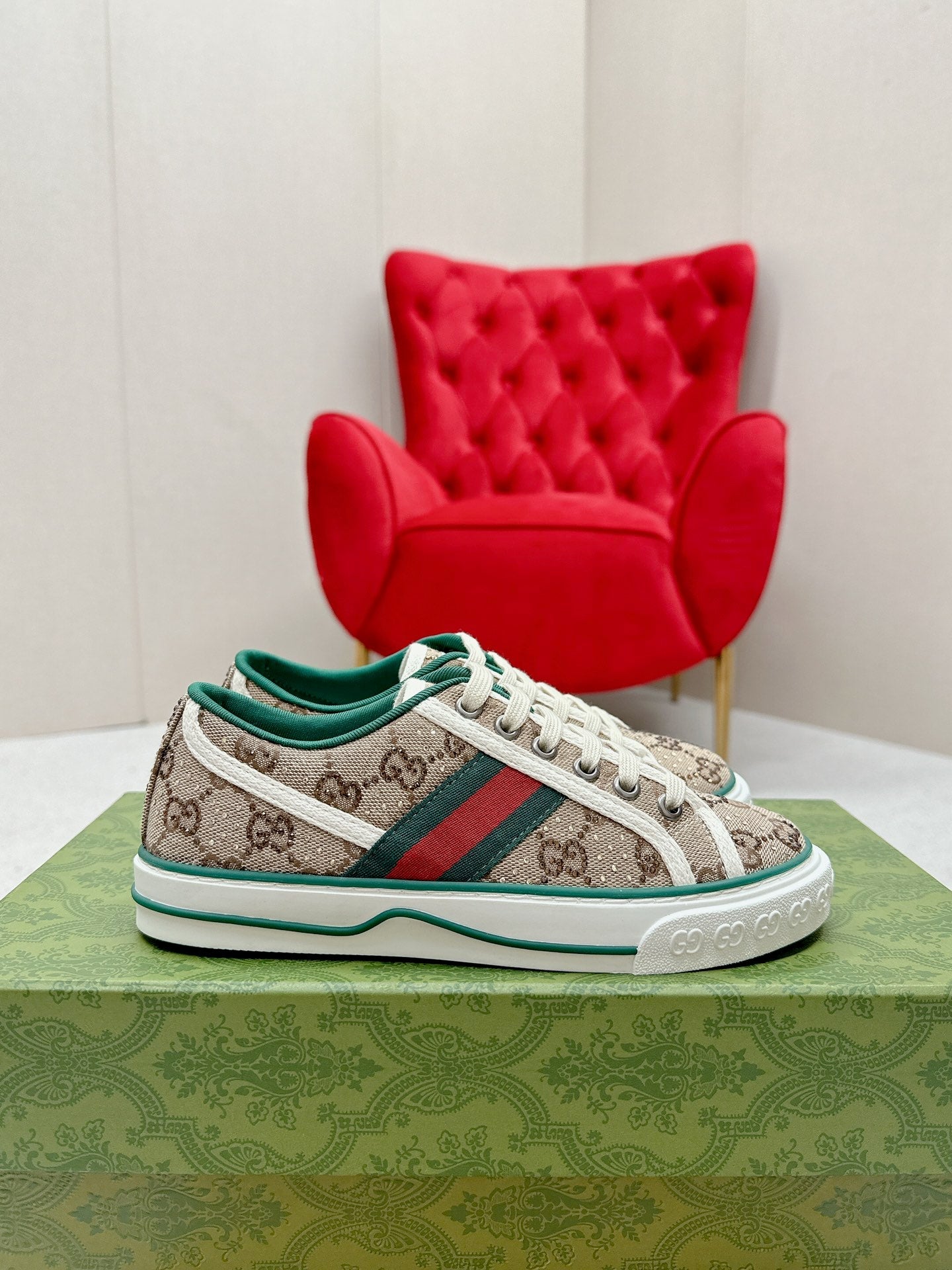 GUCCI 26S LOW TOP SNEAKERS IN BEIGE EBONY CANVAS STYLE 15