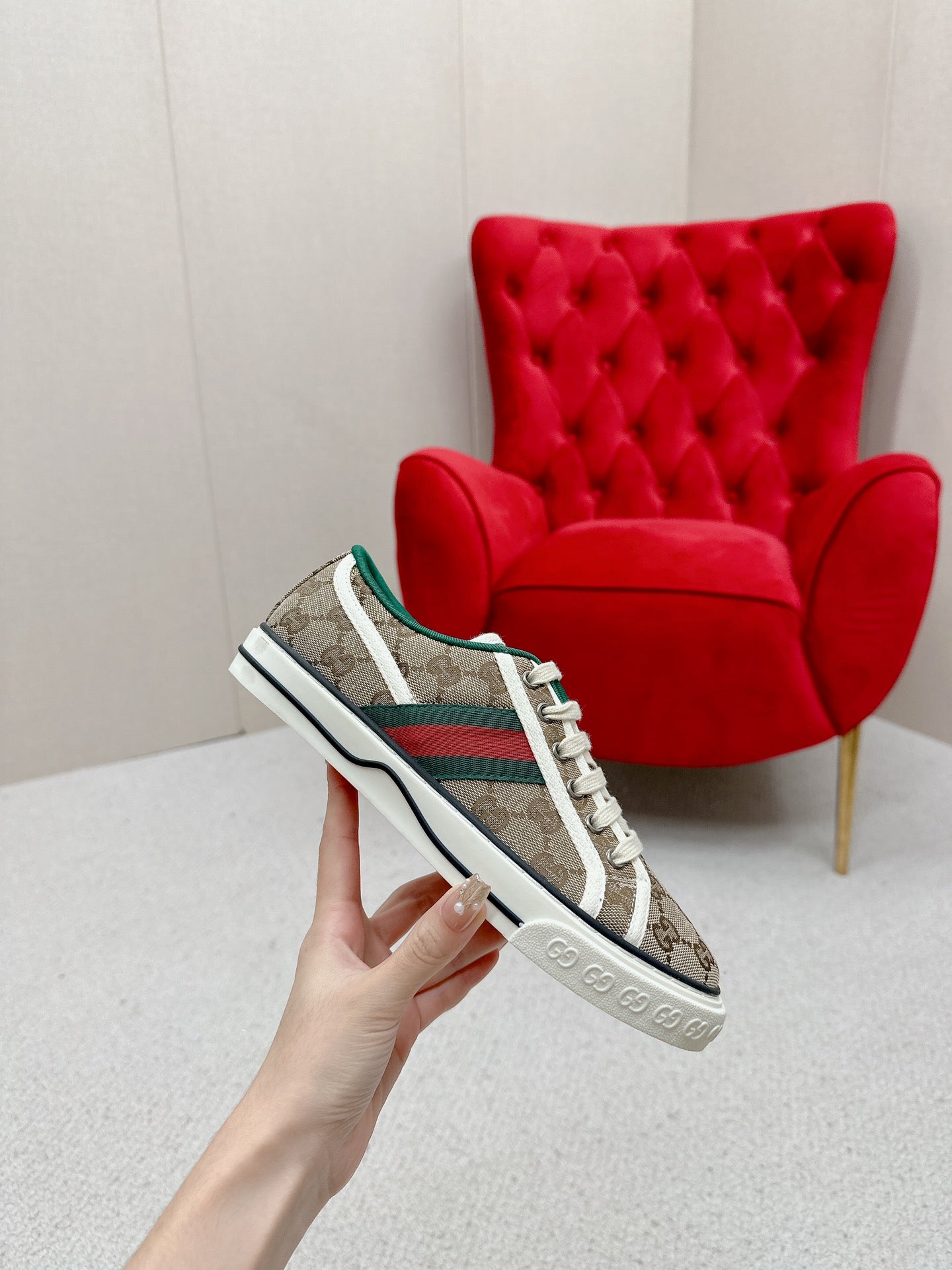 GUCCI 26S LOW TOP SNEAKERS IN BEIGE EBONY CANVAS STYLE 11
