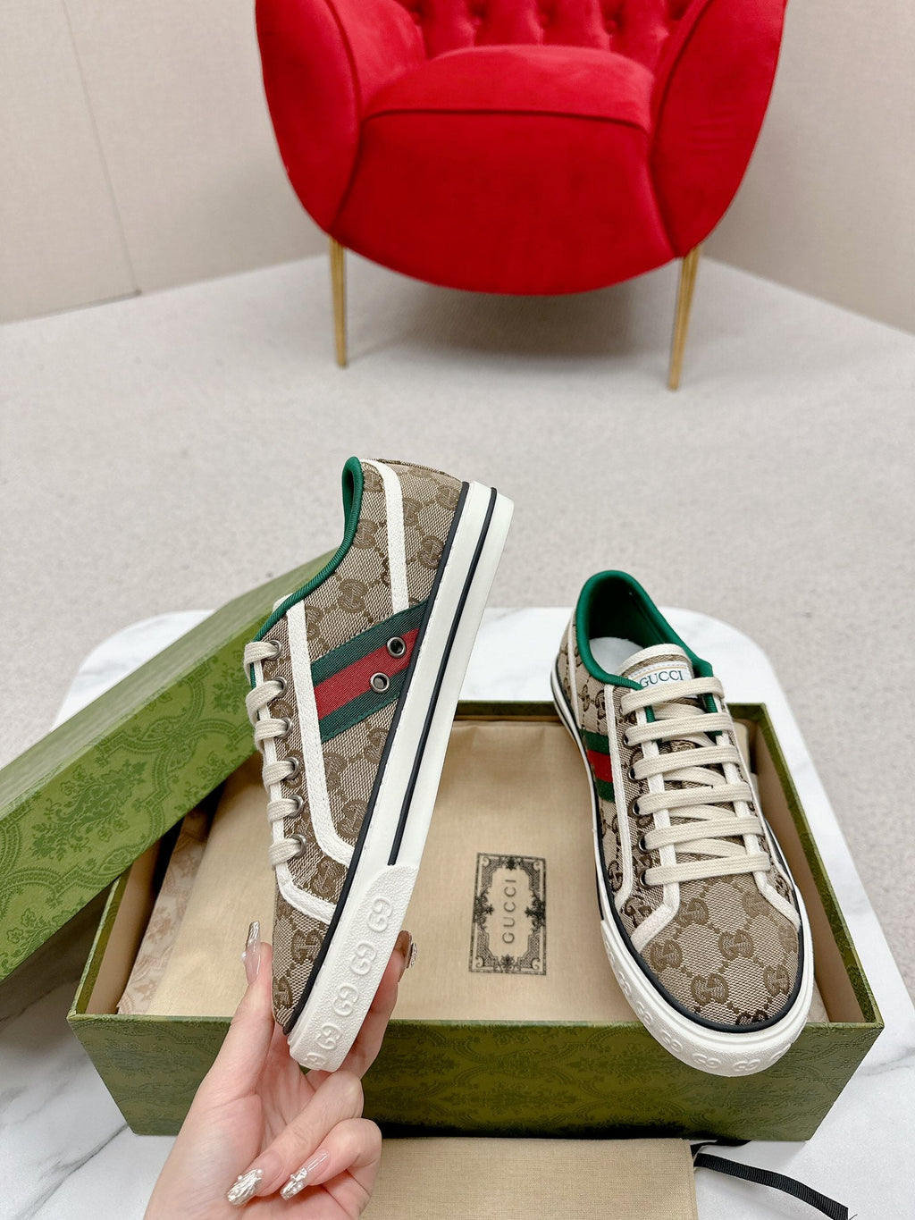 GUCCI 26S LOW TOP SNEAKERS IN BEIGE EBONY CANVAS STYLE 11