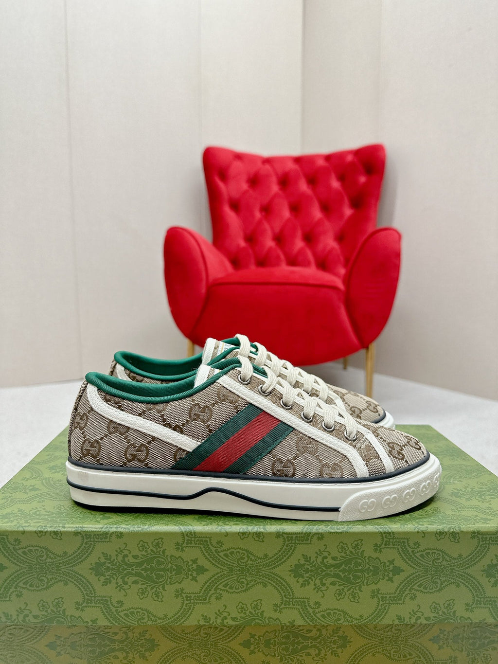 GUCCI 26S LOW TOP SNEAKERS IN BEIGE EBONY CANVAS STYLE 11