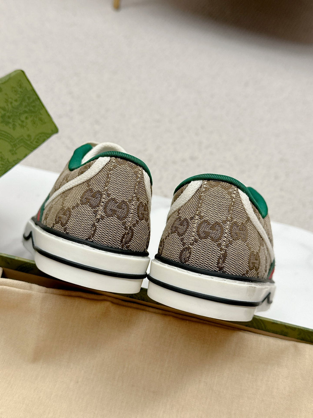 GUCCI 26S LOW TOP SNEAKERS IN BEIGE EBONY CANVAS STYLE 11