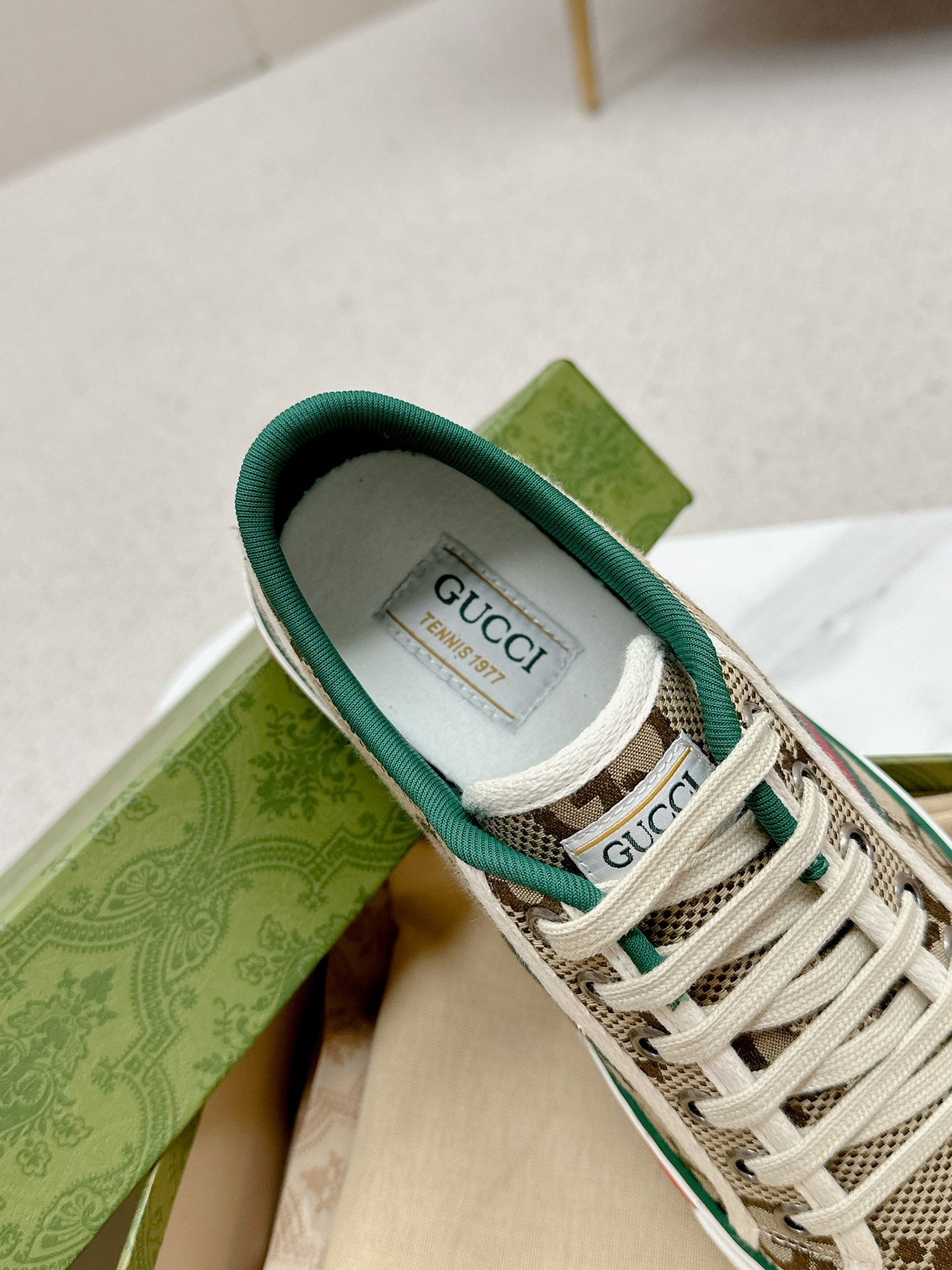 GUCCI 26S LOW TOP SNEAKERS IN BROWN CANVAS STYLE 23