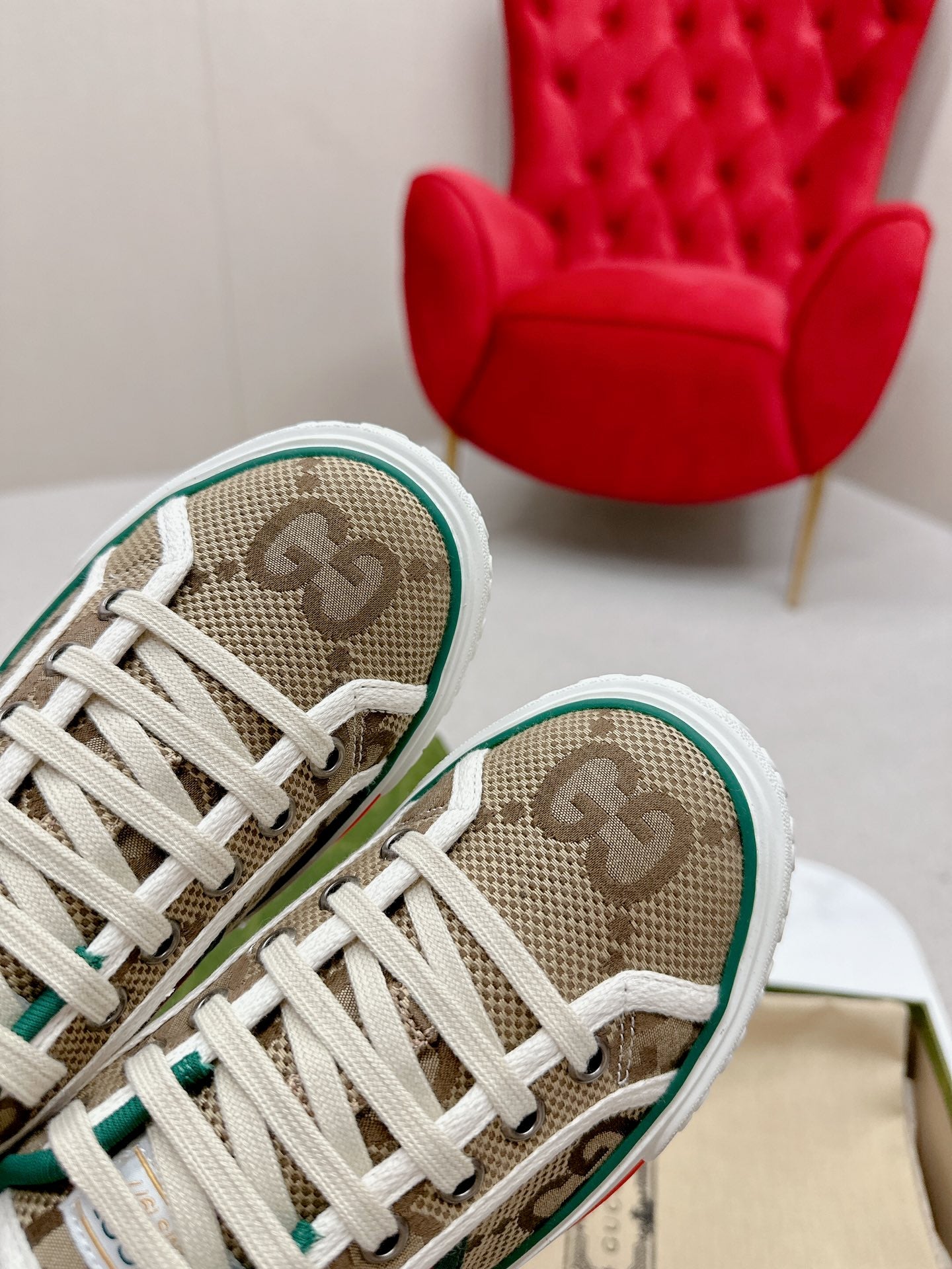 GUCCI 26S LOW TOP SNEAKERS IN BROWN CANVAS STYLE 23