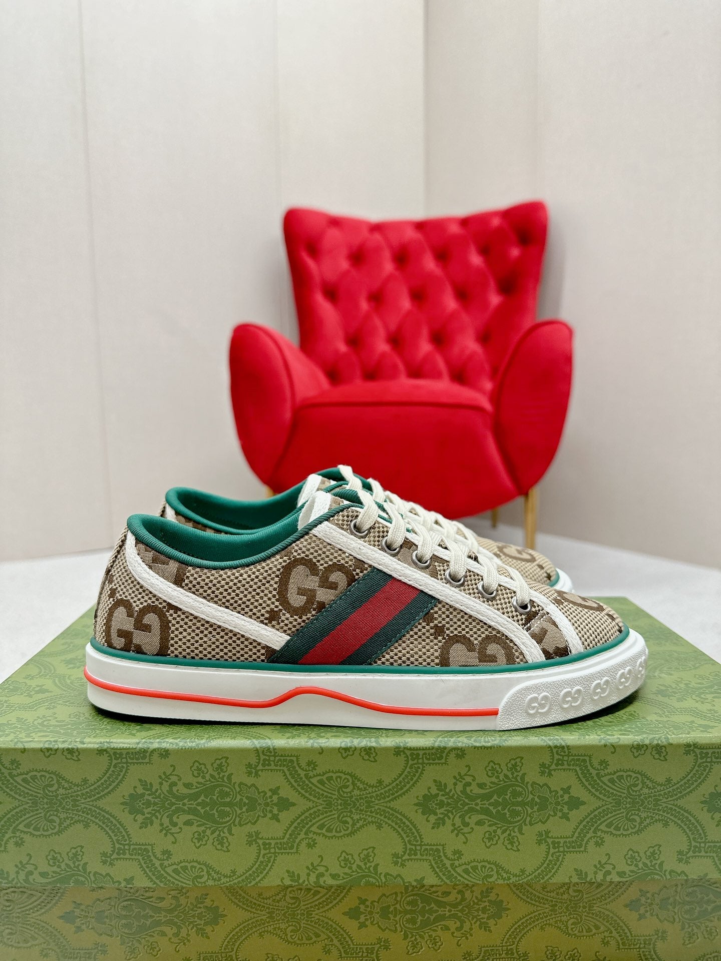 GUCCI 26S LOW TOP SNEAKERS IN BROWN CANVAS STYLE 23