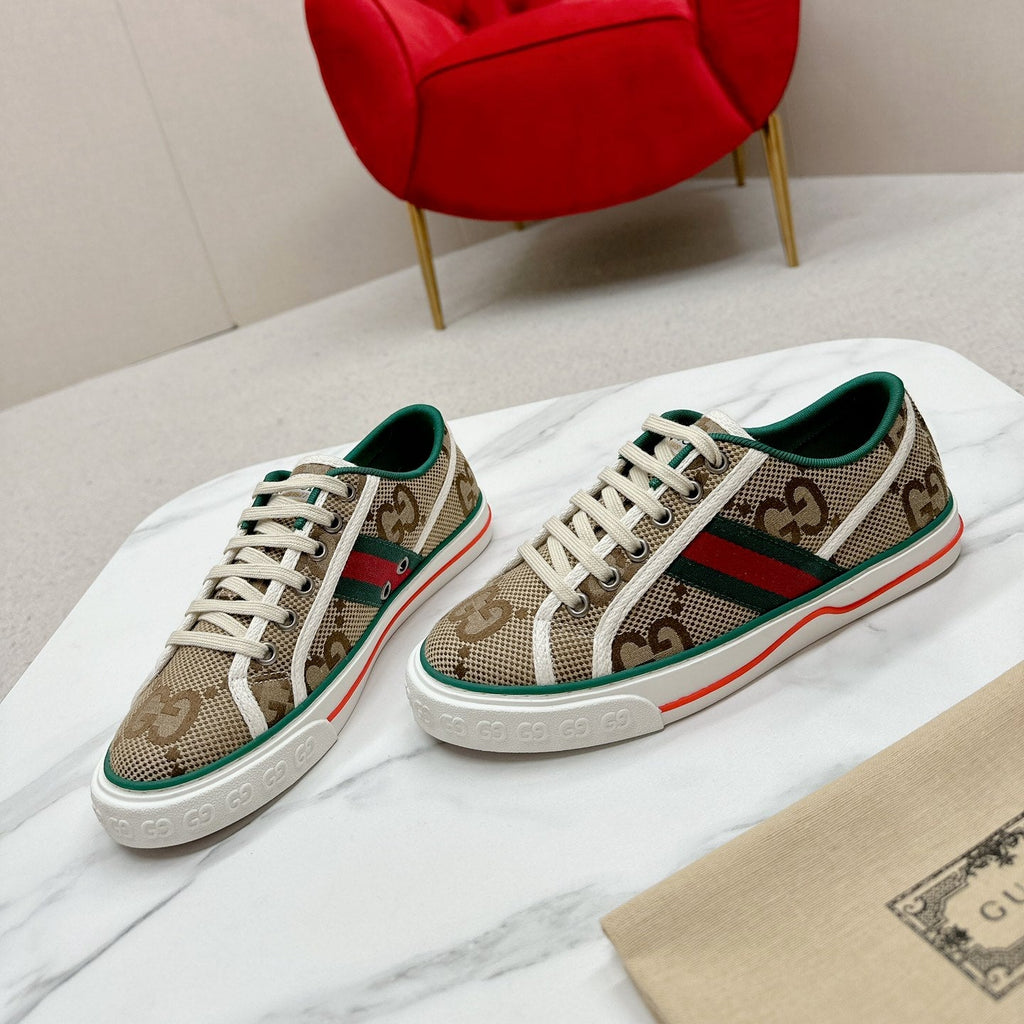 GUCCI 26S LOW TOP SNEAKERS IN BROWN CANVAS STYLE 23