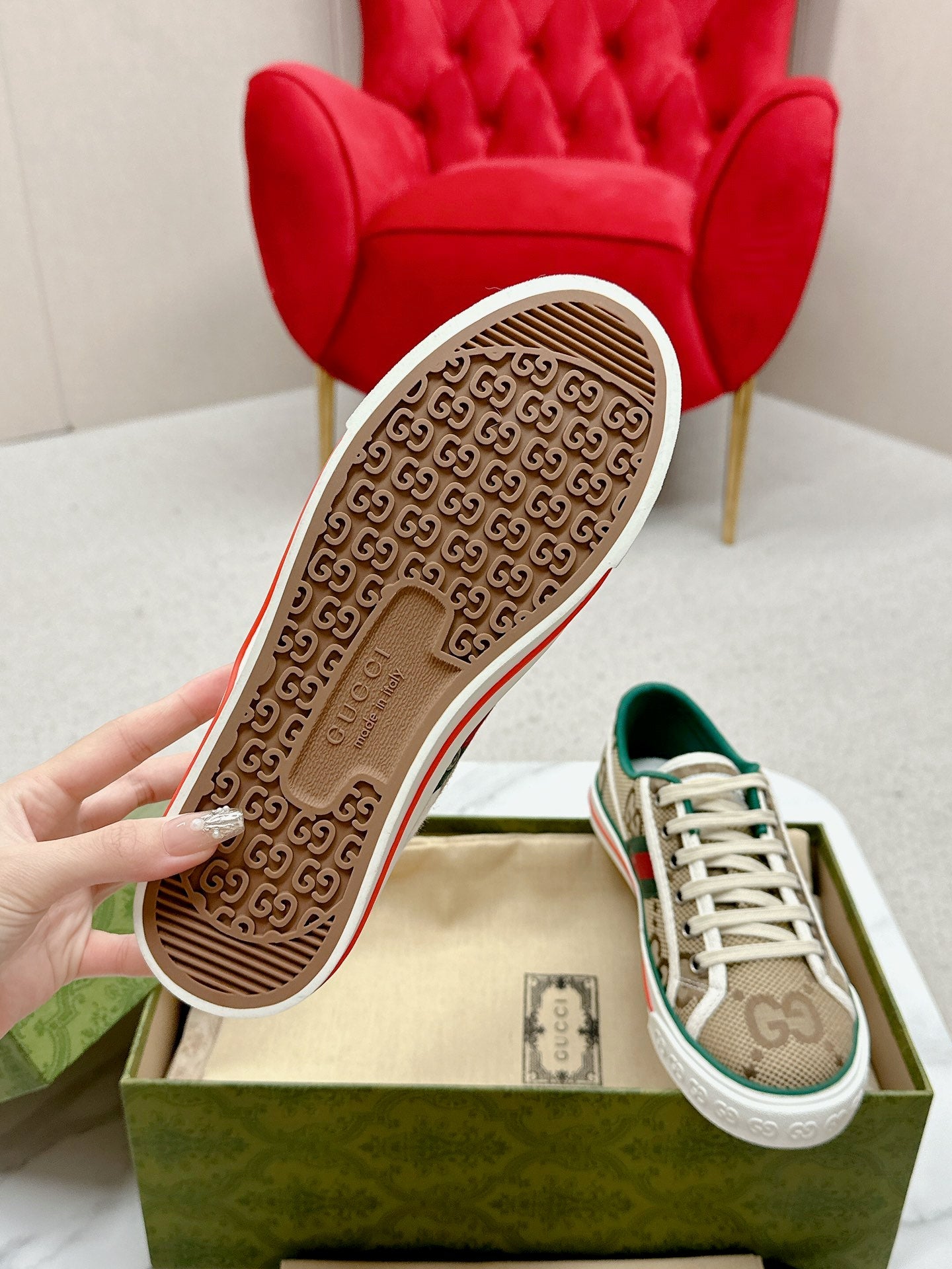 GUCCI 26S LOW TOP SNEAKERS IN BROWN CANVAS STYLE 23