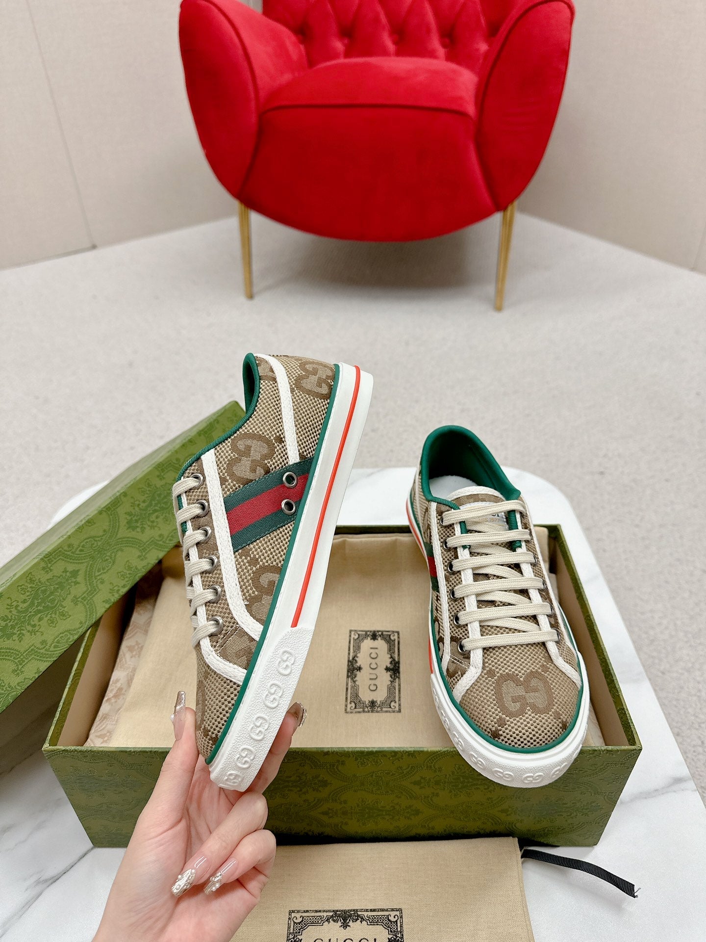 GUCCI 26S LOW TOP SNEAKERS IN BROWN CANVAS STYLE 23